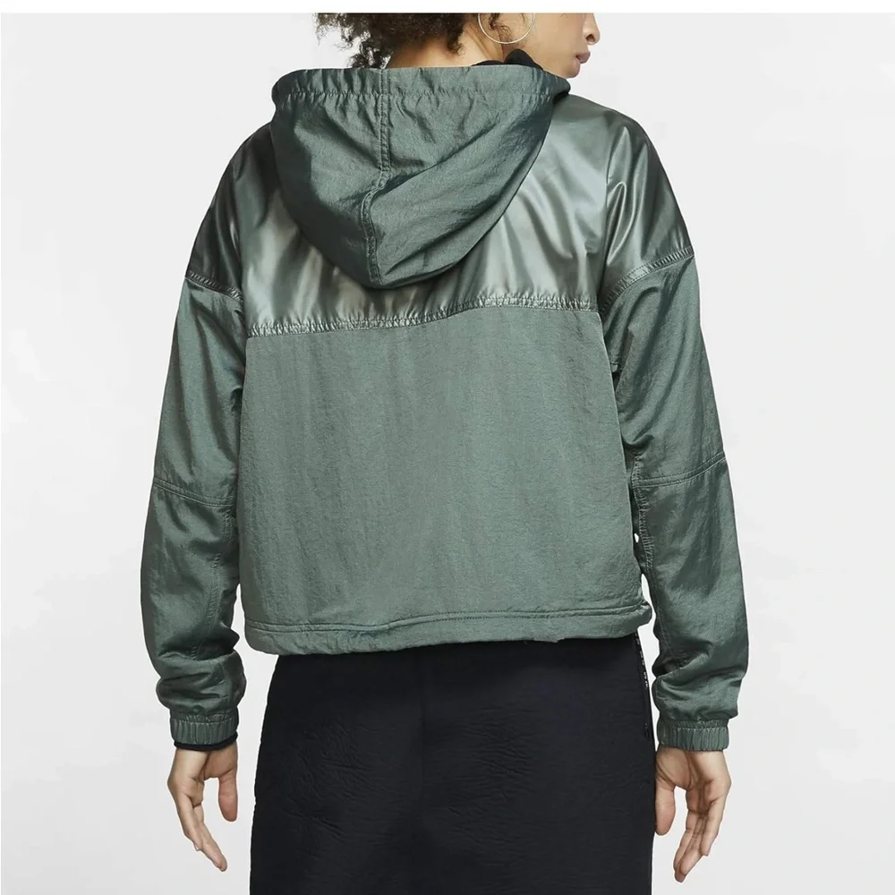 Nike Sportswear Windrunner Cargo Jacket in Green XS